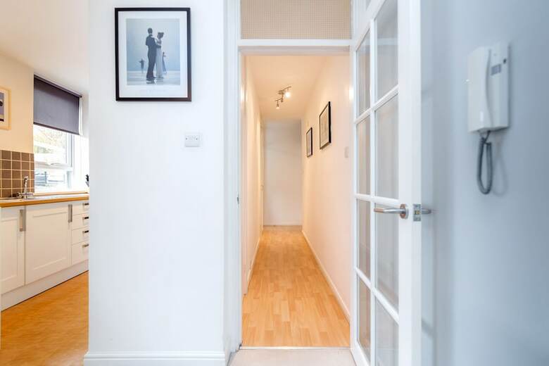 Putney Court - 1 Bed Apartment By Basetogo