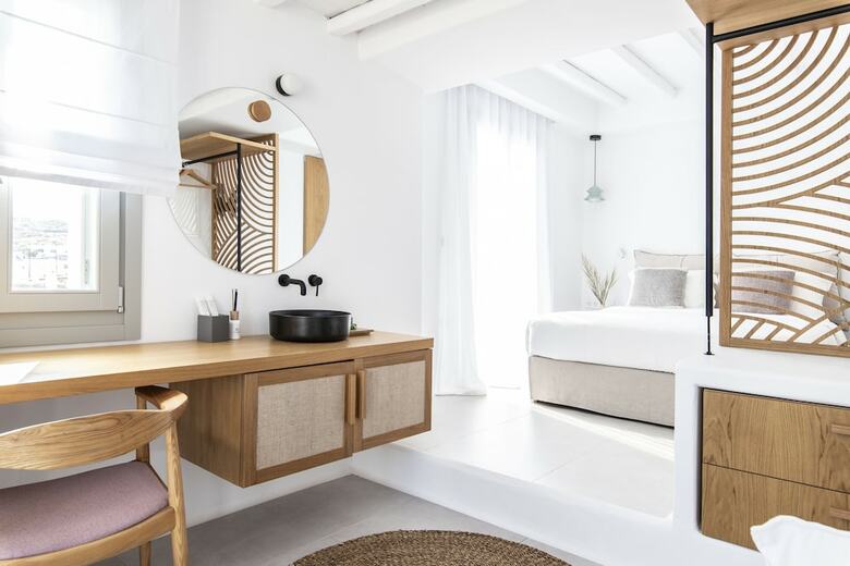 Adorno Beach Hotel & Suites