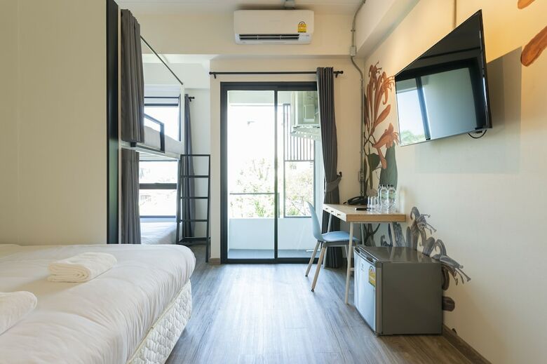 Hostal Bangkok Oasis Hotel