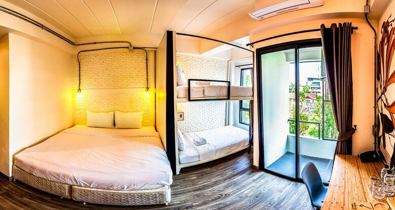 Hostal Bangkok Oasis Hotel