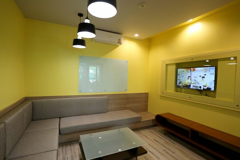 Hostal Bangkok Oasis Hotel