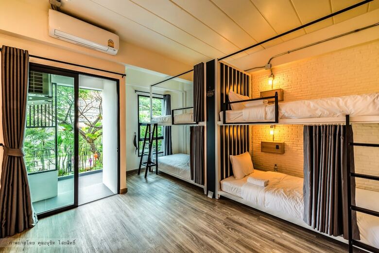 Hostal Bangkok Oasis Hotel