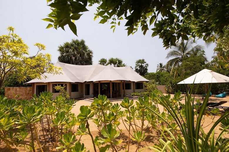 Hotel Karpaha Sands