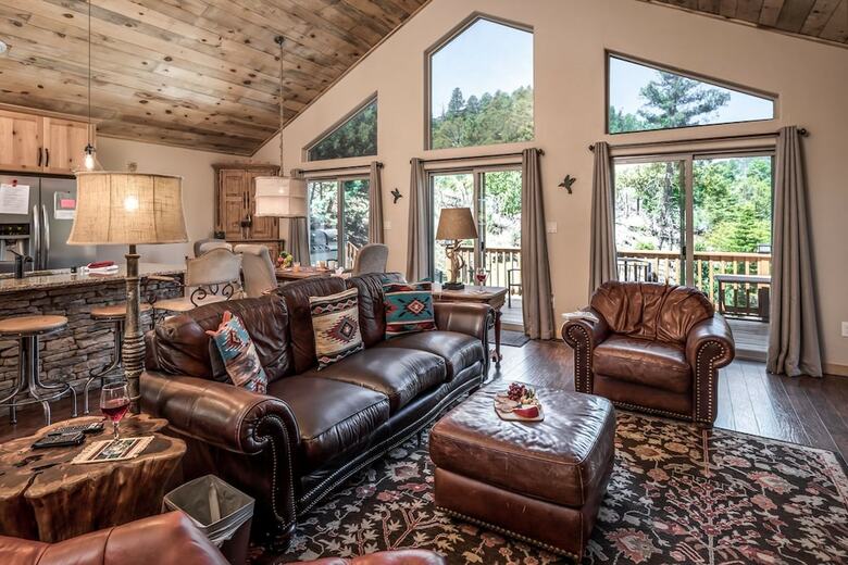 Loginn - Four Bedroom Cabin