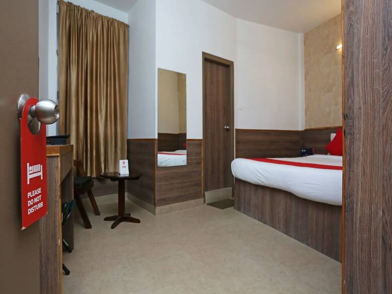 Oyo 13262 Hotel Indiana