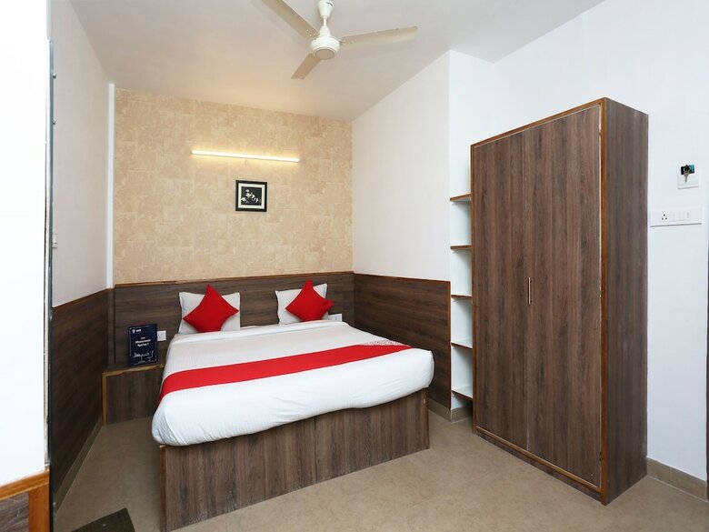 Oyo 13262 Hotel Indiana