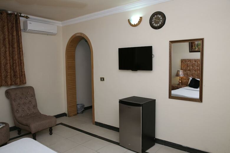 Hotel Apex Inn
