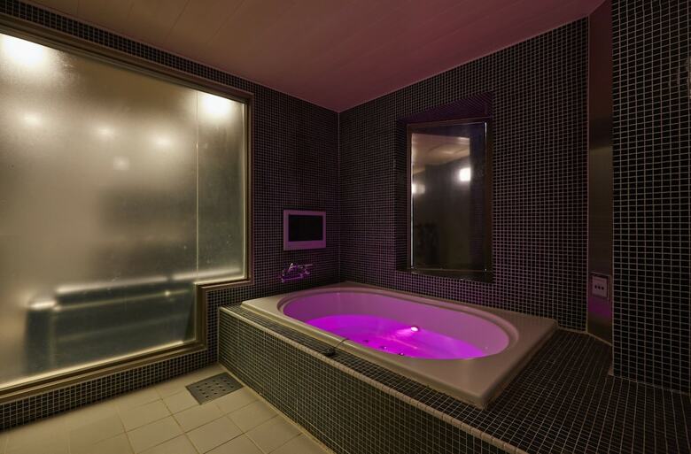 Hotel Love
