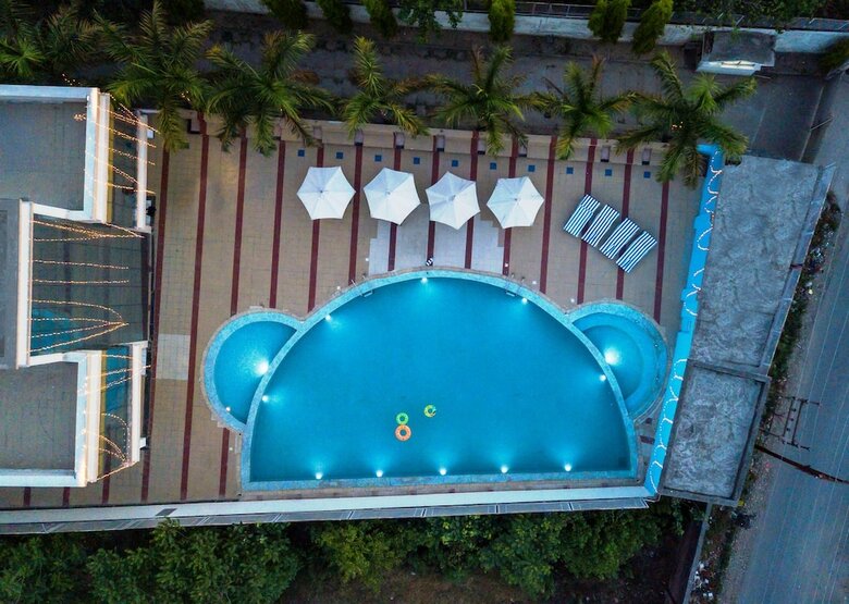 Hotel V One The Competent Palace