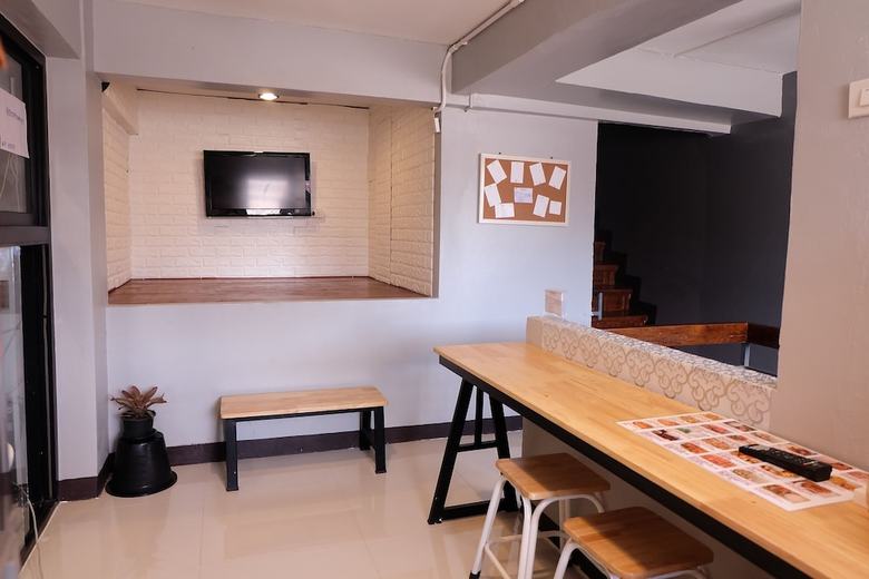 Hotel Lux Rooms Night Bazaar
