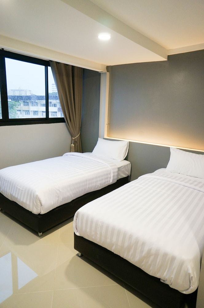 Hotel Lux Rooms Night Bazaar