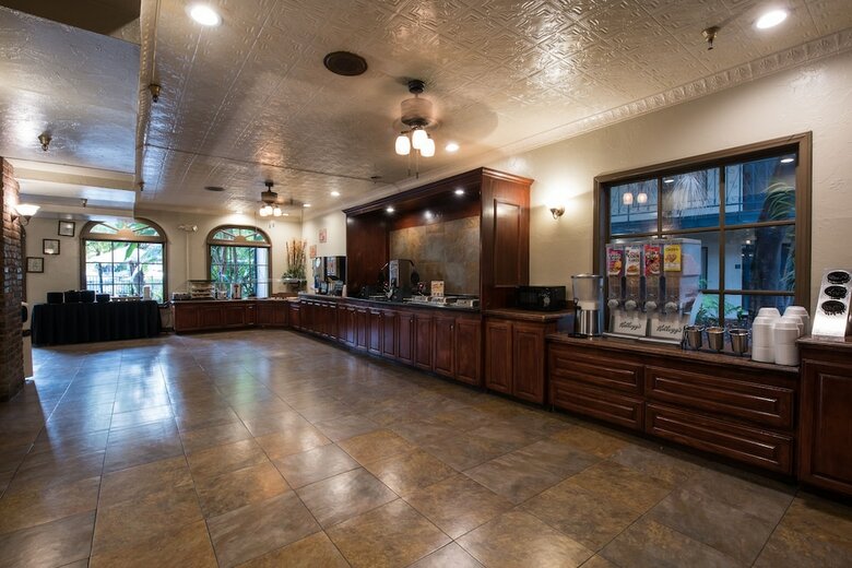 Vanllee Hotel And Suites
