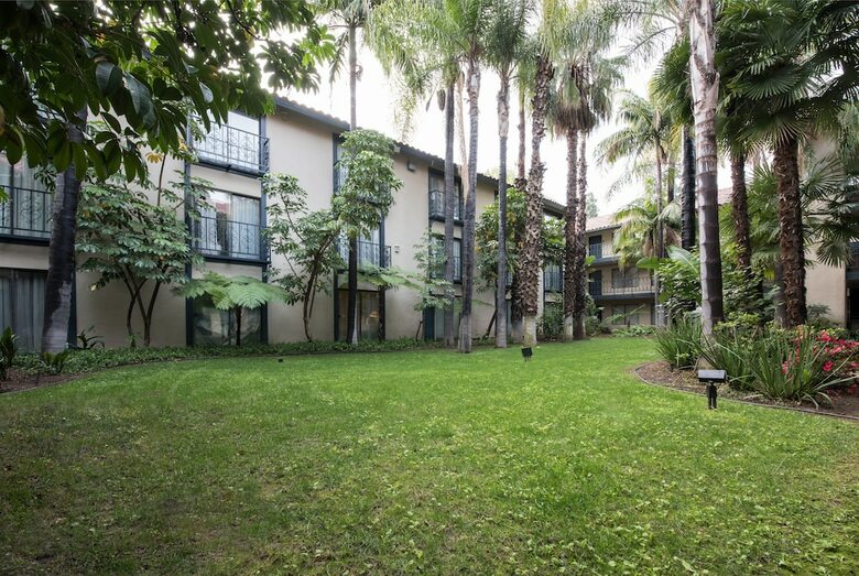 Vanllee Hotel And Suites