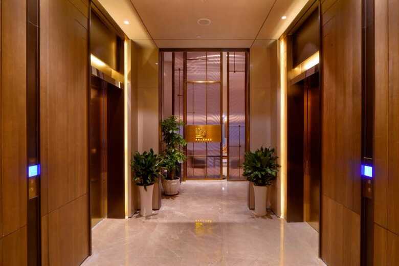 Kuanrong Luxury Suites Hotel(daping Times Square)