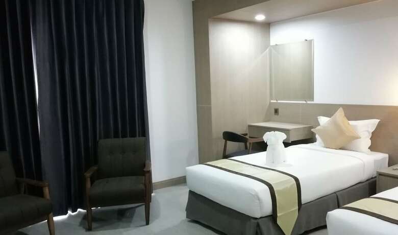 8 Mile Hotel