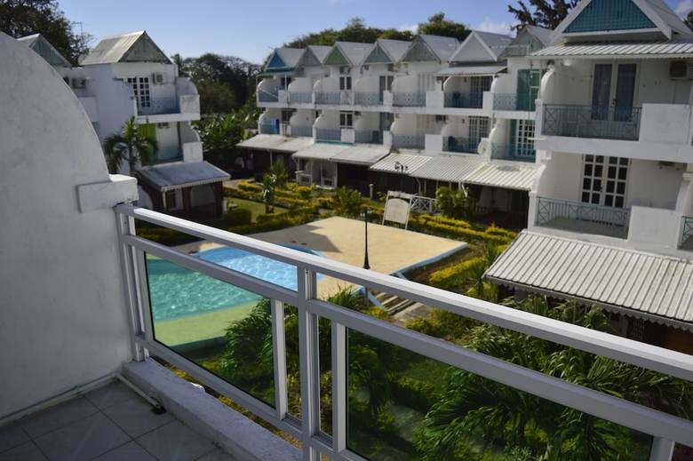 Villa La Joliette Bungalow - Opposite Pereybere Beach