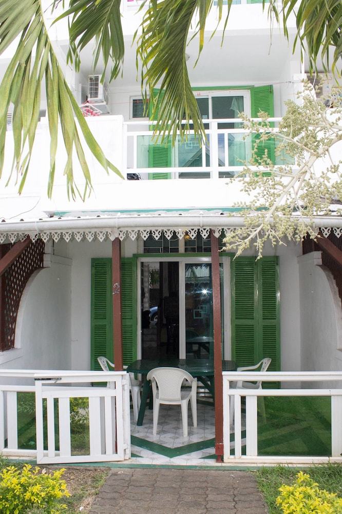 Villa La Joliette Bungalow - Opposite Pereybere Beach