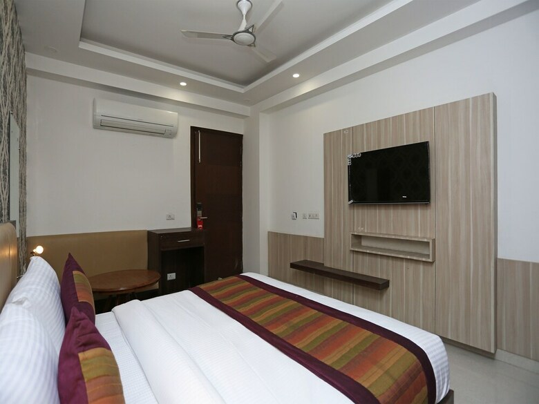 Hotel Oyo 14481 Almati Inn