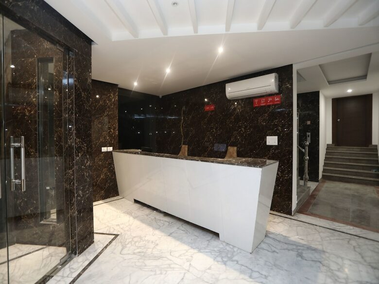 Hotel Oyo 14481 Almati Inn