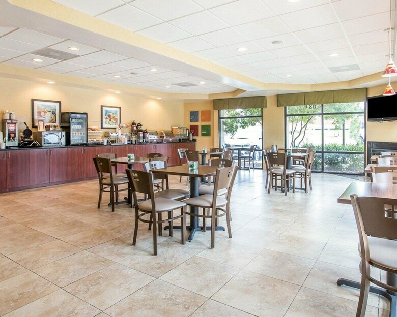 Hotel Comfort Suites Atlanta Airport