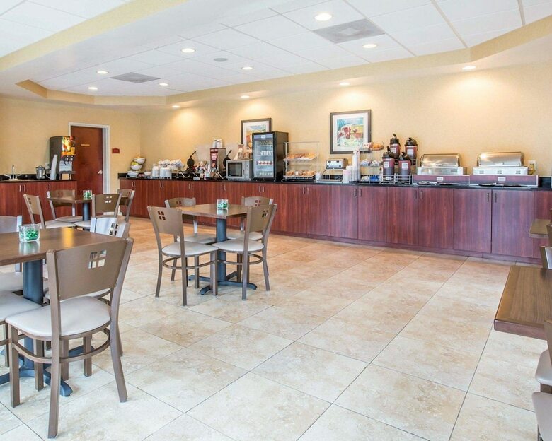 Hotel Comfort Suites Atlanta Airport