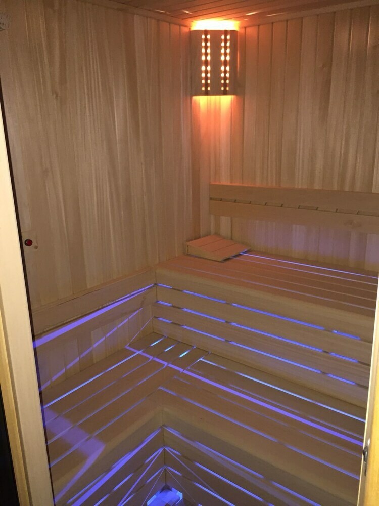 Leader Mansion Hotel & Suite