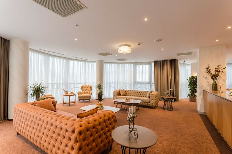 The Grand Gloria Hotel