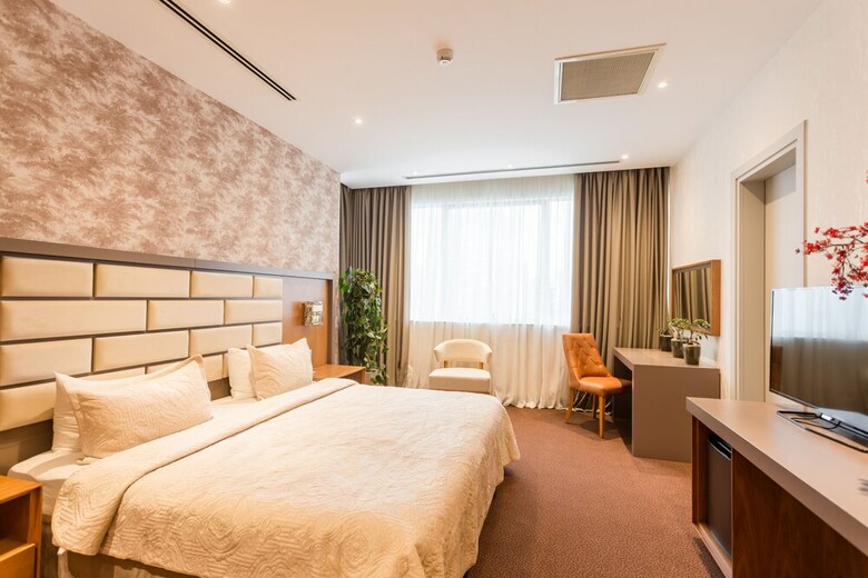 The Grand Gloria Hotel