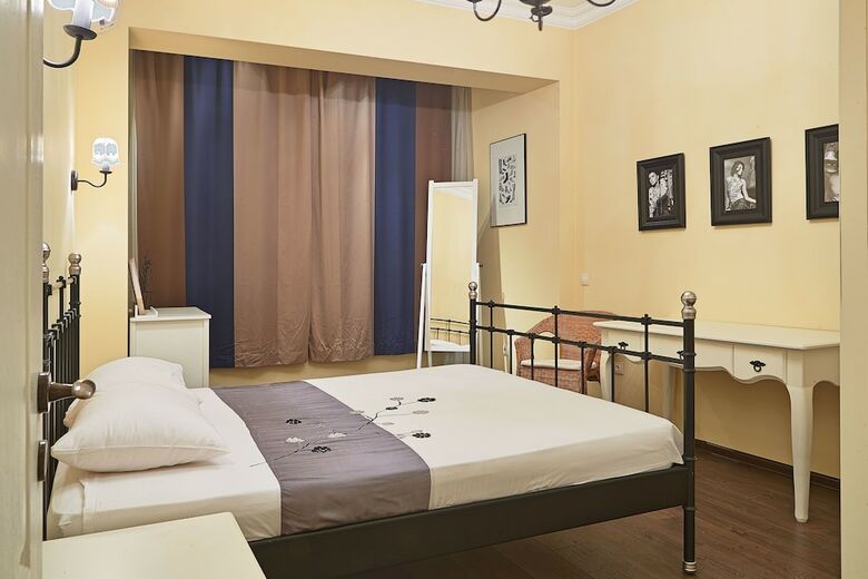 Baratero City Corner Apartment