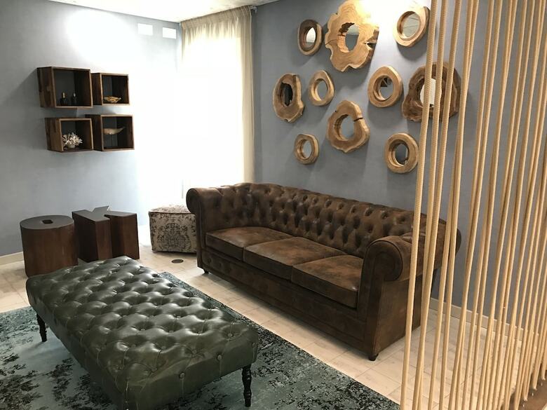 Hostal Royal Beach Hostel & Suites