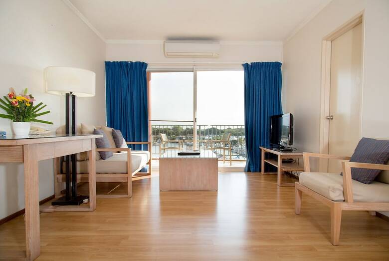 Apartamentos Cullen Bay Resort