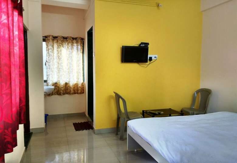 Hotel Center Point Residency