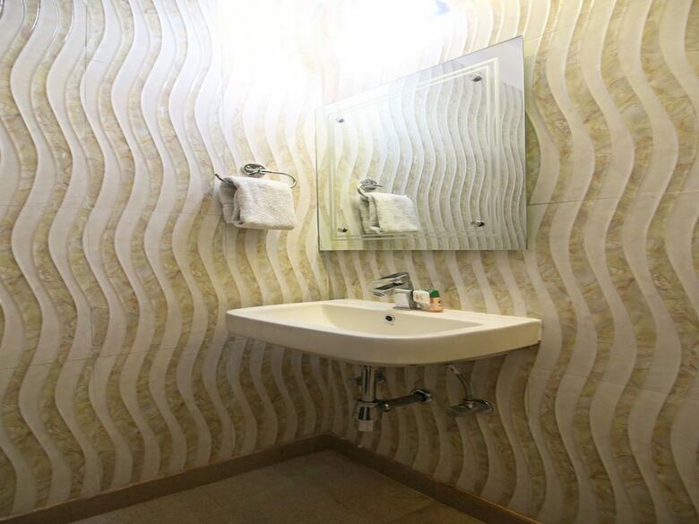 Oyo 393 Hotel Rk Grand Inn