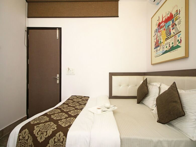 Oyo 393 Hotel Rk Grand Inn