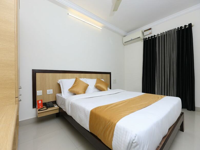 Hotel Oyo 12251 Half Moon