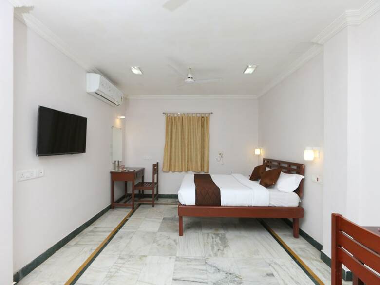 Hotel Oyo 11661 Krishna Park