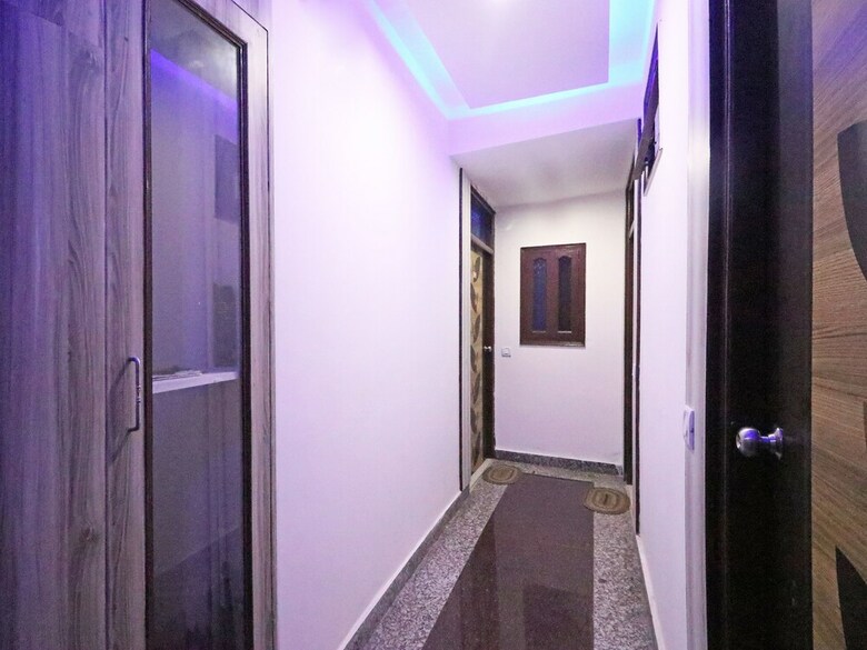 Oyo 11633 Hotel Sweet Palace