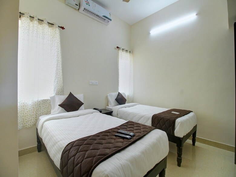 Oyo 12798 Soundaryam Apartments