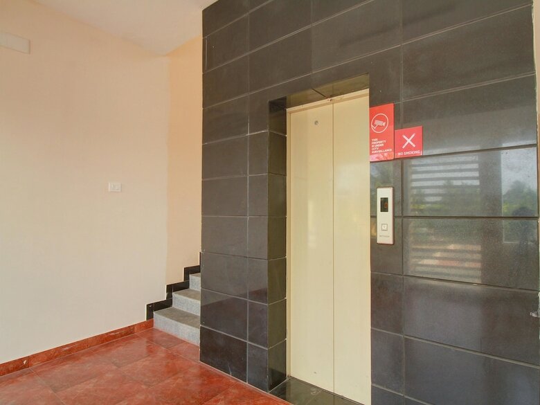 Oyo 12798 Soundaryam Apartments