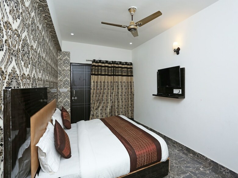Oyo 11405 Hotel Tej Palace