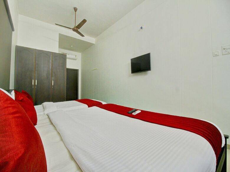 Hotel Oyo 12069 Rankghas Residency