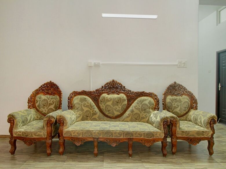 Hotel Oyo 12069 Rankghas Residency