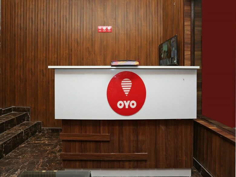 Oyo 11852 Hotel Aerostay Inn