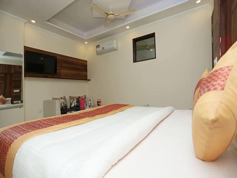 Oyo 11852 Hotel Aerostay Inn