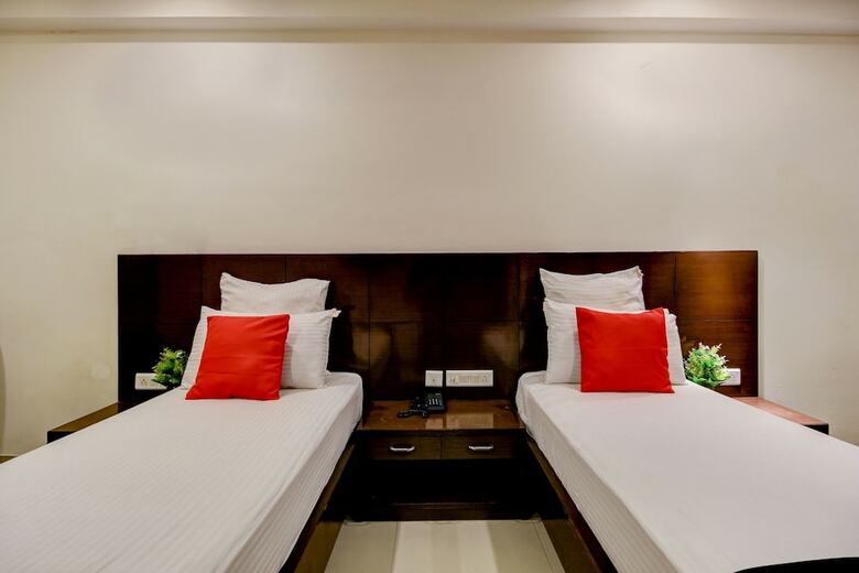 Oyo 11744 Hotel Vb Heritage Heights