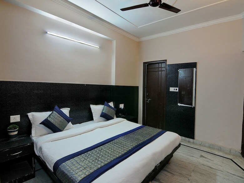 Hotel Oyo 11972 Nirvana Residency