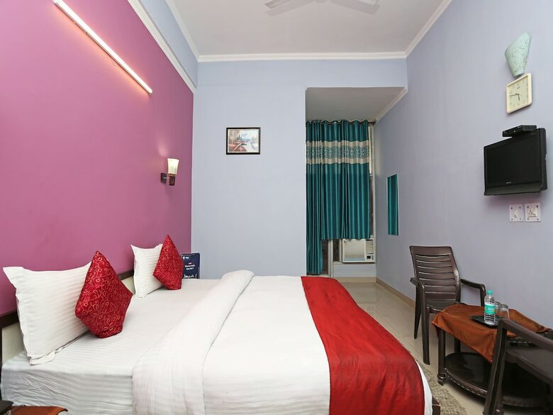 Oyo 12784 Hotel Roomers