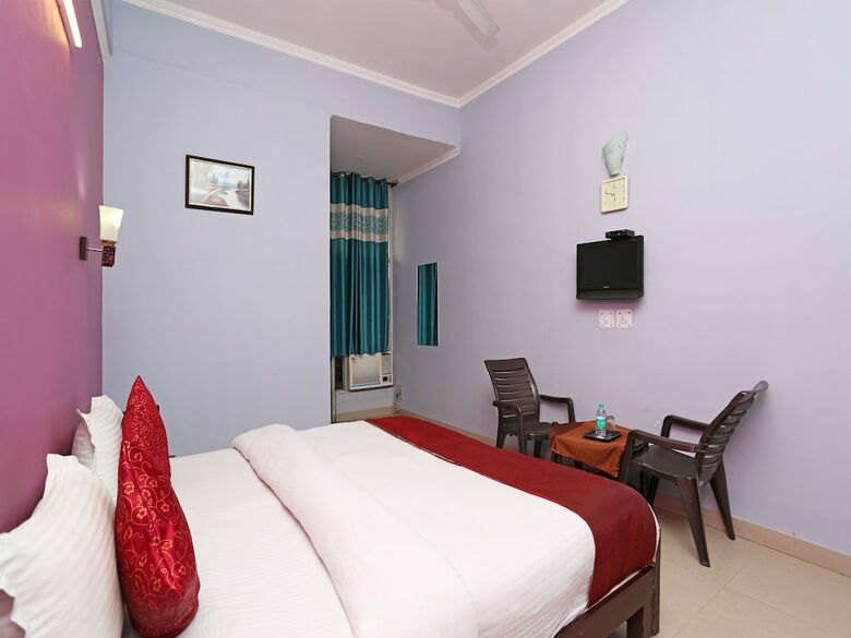 Oyo 12784 Hotel Roomers