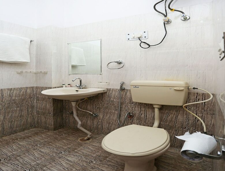 Oyo 12784 Hotel Roomers