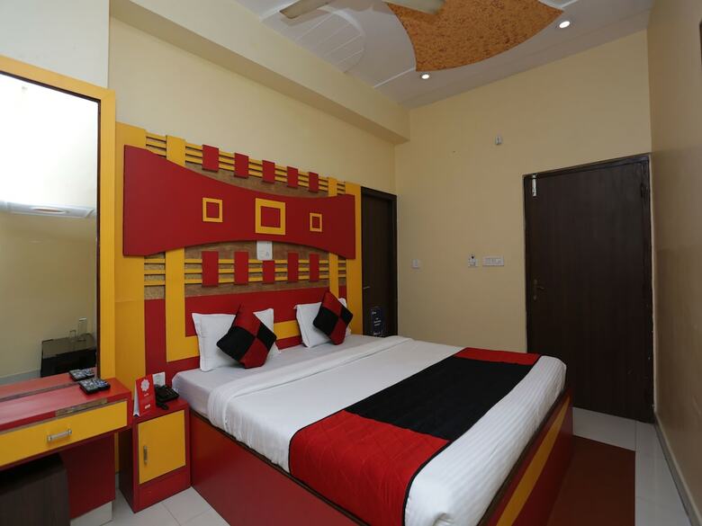 Oyo 12221 Hotel M House